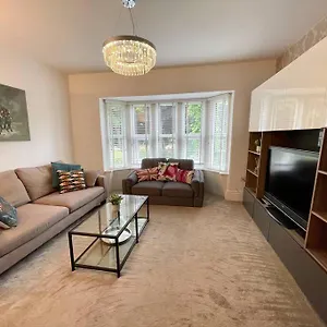 Modern 2 Bed Flat W Parking, Dog Friendly, Bournemouth